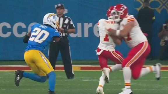 Xavier Worthy collides with Travis Kelce, exits game