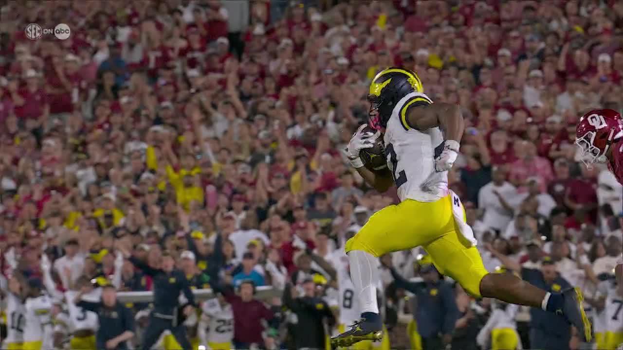 Justice Haynes scores on Michigan's first play of 2nd half