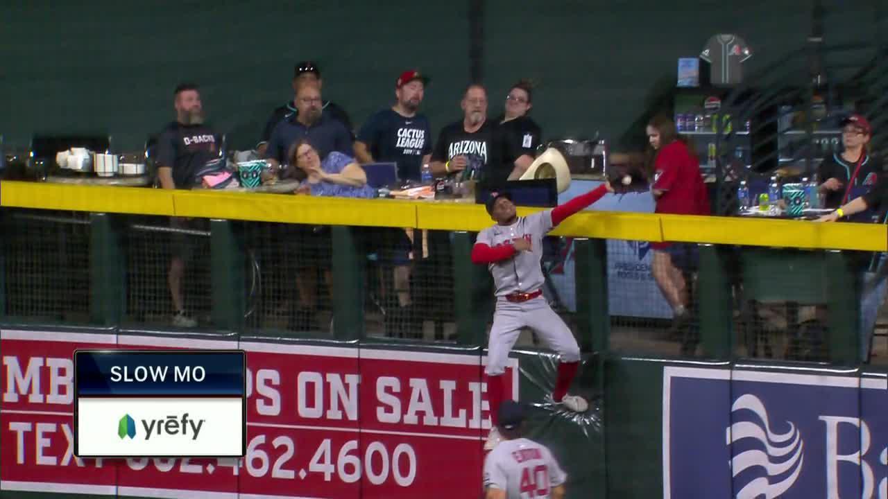 Ceddanne Rafaela tracks down the ball for a home-run robbery