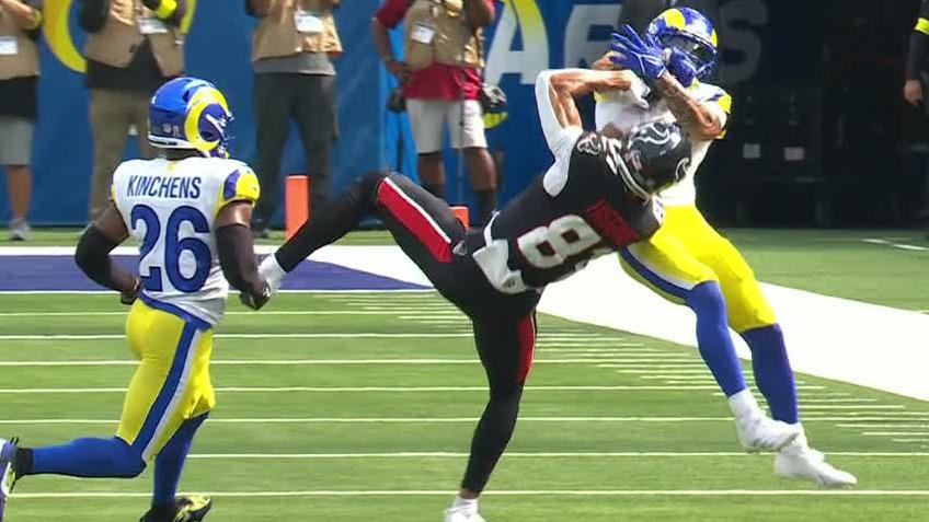 Cobie Durant rips ball away from receiver in midair for INT