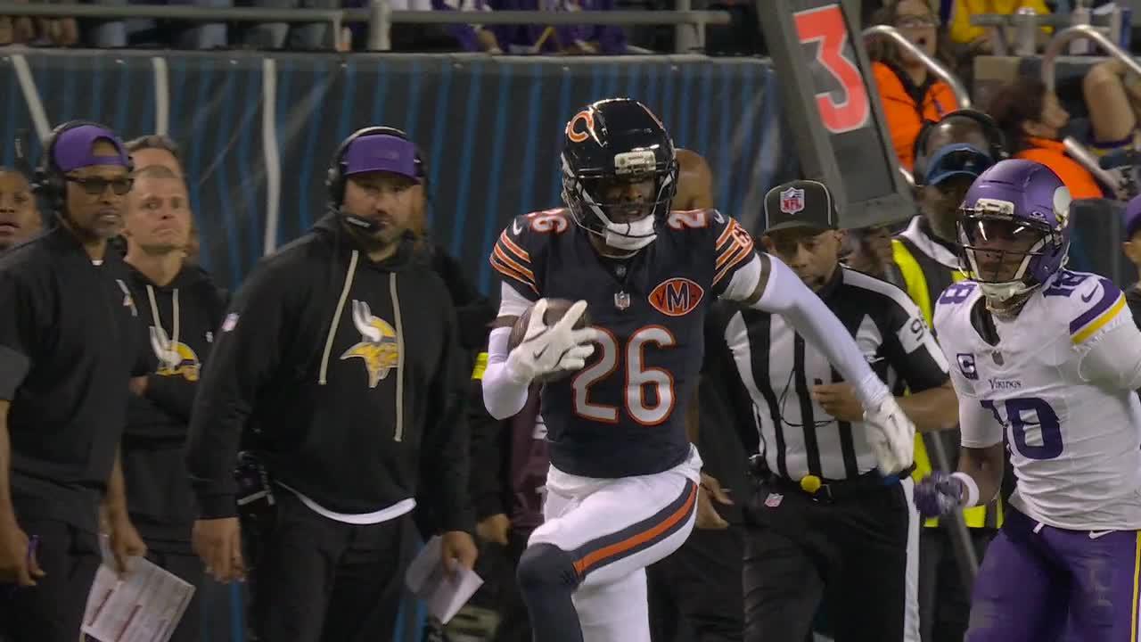 J.J. McCarthy throws a pick-6