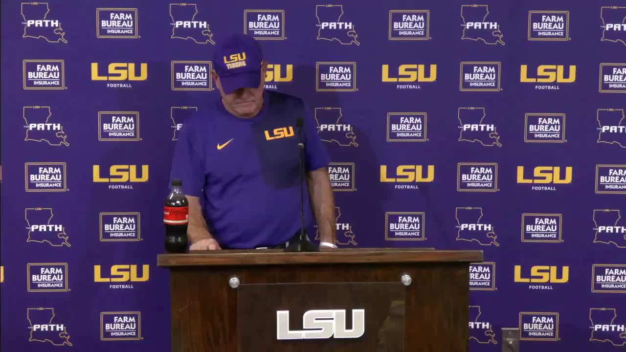 Brian Kelly snaps at reporter after question about LSU's offense