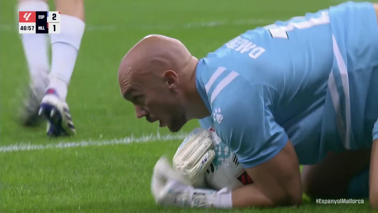 Marko Dmitrovic makes a great save