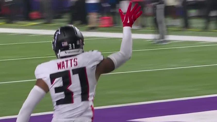Falcons' Watts waves Vikings fans after 1st career INT wraps up win