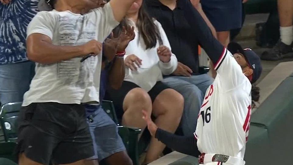 Austin Martin makes impressive grab in foul territory