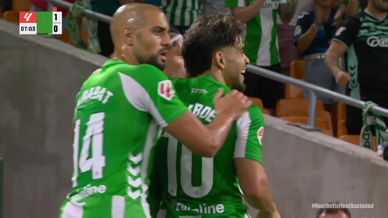 Cucho Hernández gets on the scoresheet for Real Betis