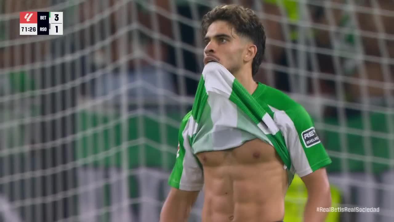 Abde Ezzalzouli hits the woodwork