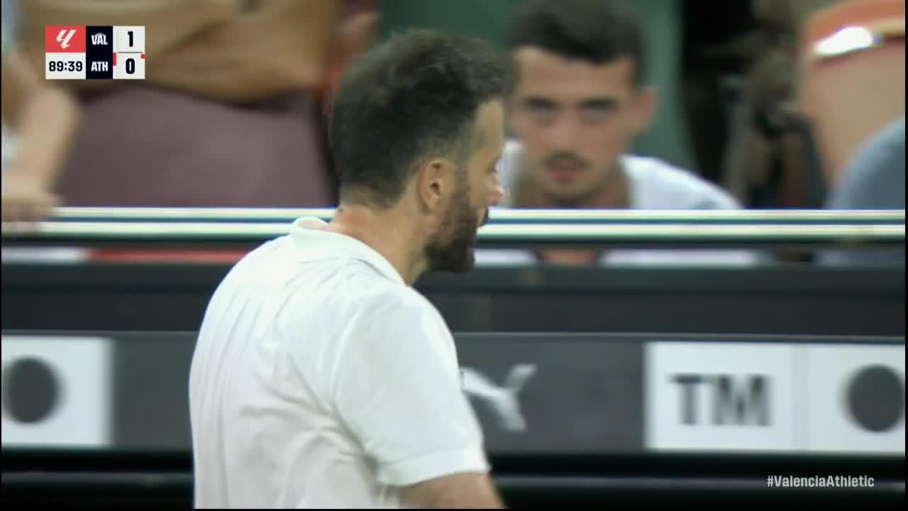 Unai Simón makes a great save