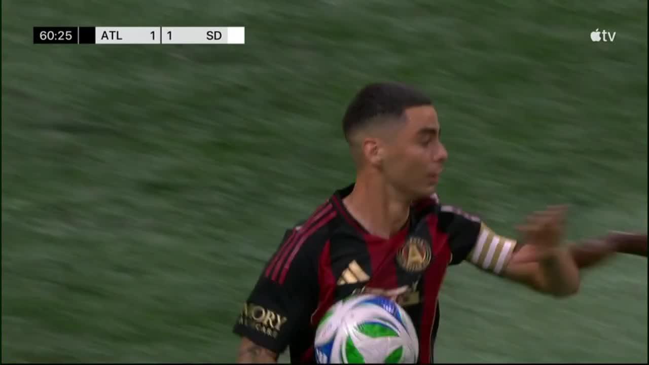 Miguel Almirón scores penalty goal vs San Diego FC