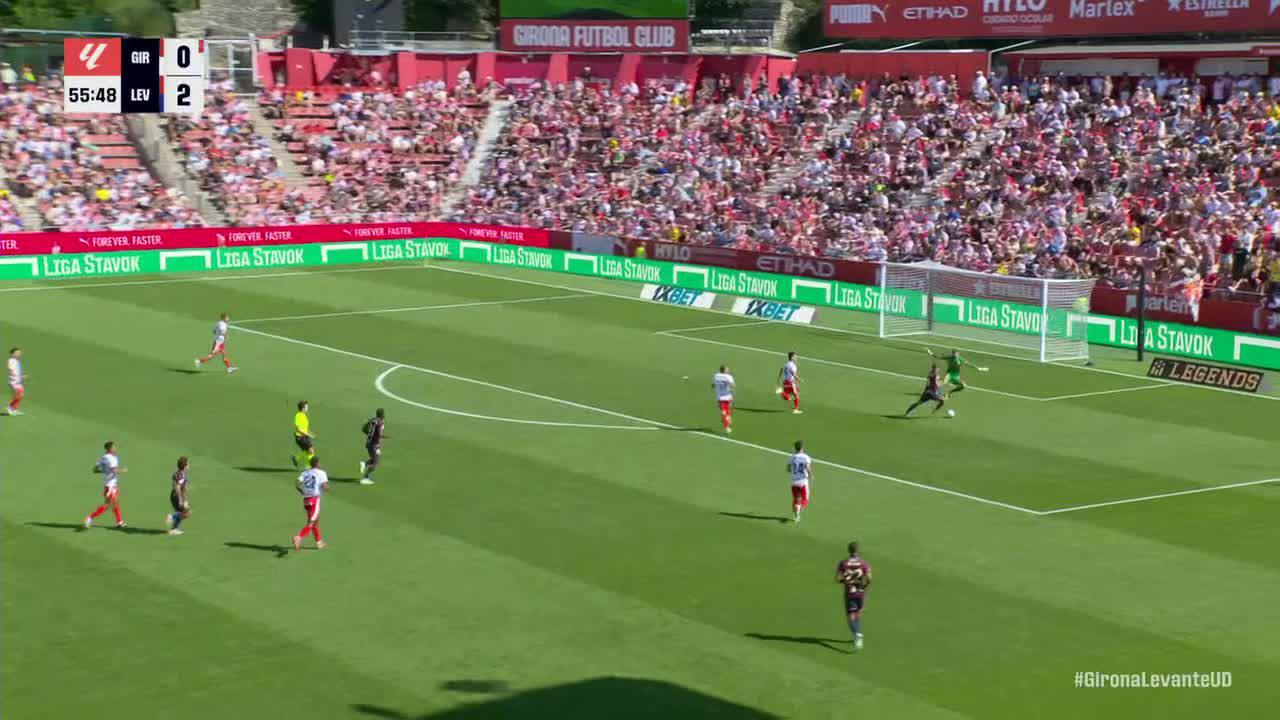 Iván Romero hits the woodwork