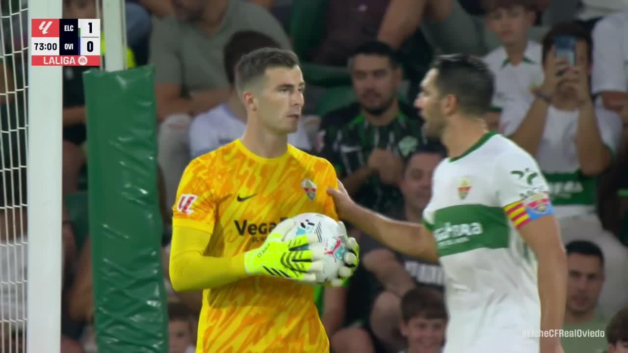 Iñaki Peña makes a great save