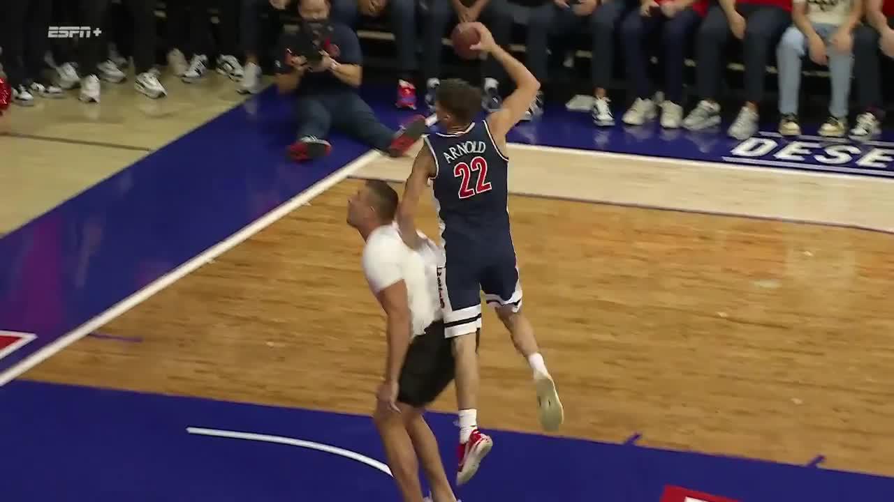 Arizona's Addison Arnold dunks football over Gronk