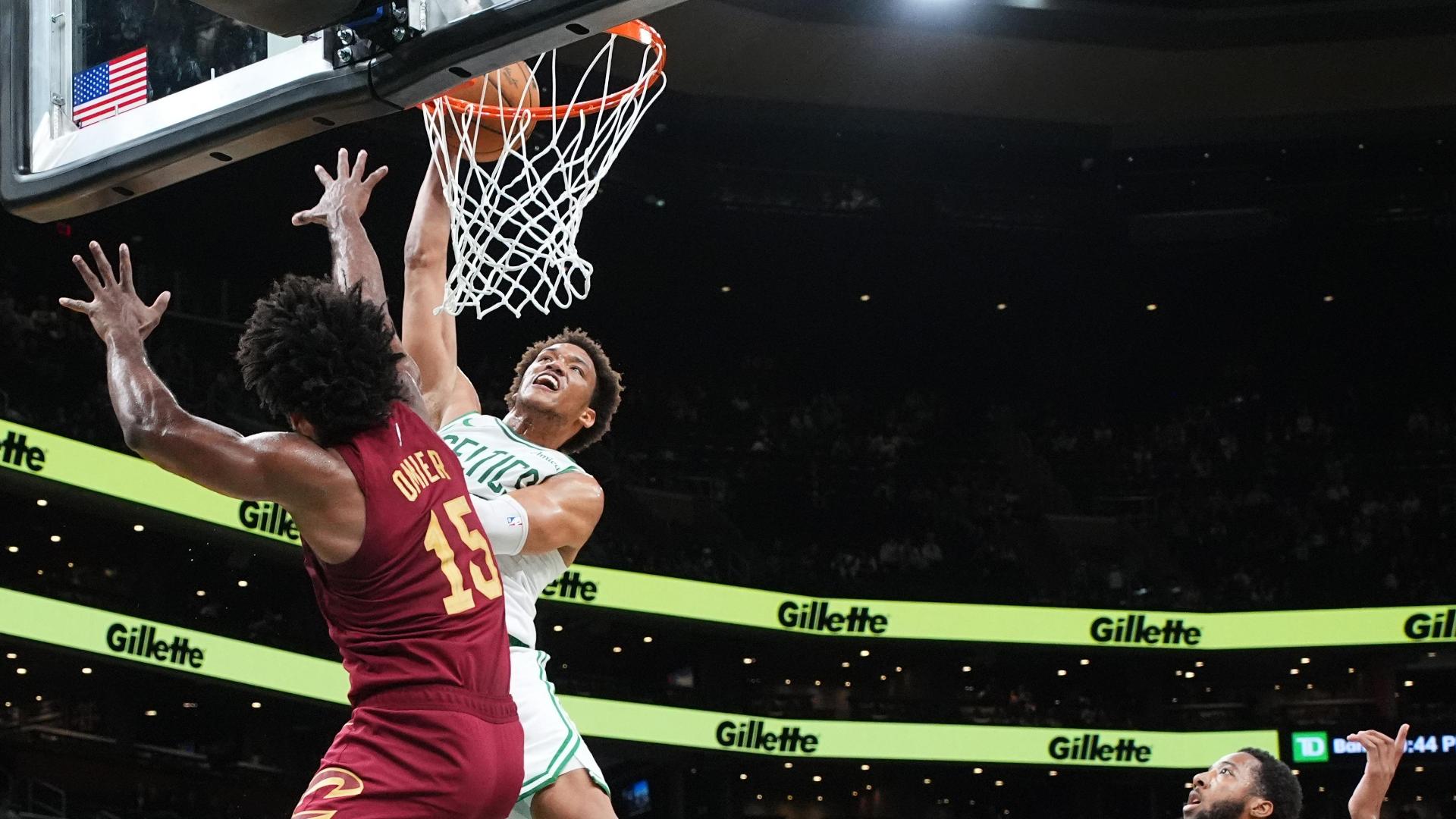 Wendell Moore Jr. electrifies with a massive poster dunk
