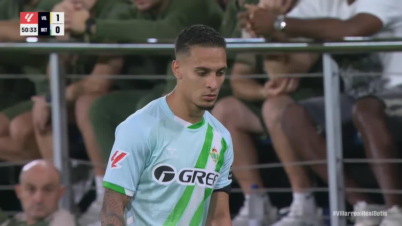 Arnau Tenas makes a great save
