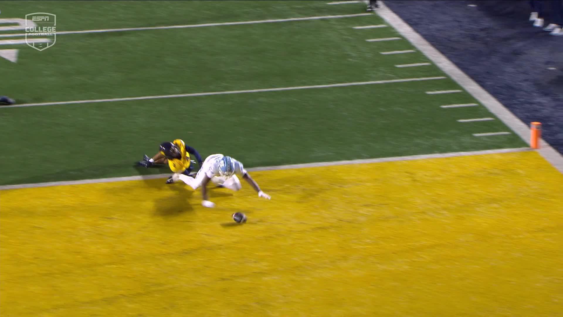 Cal forces UNC fumble at the goal line for a touchback