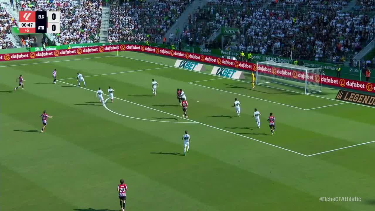 Iñaki Peña makes a great save