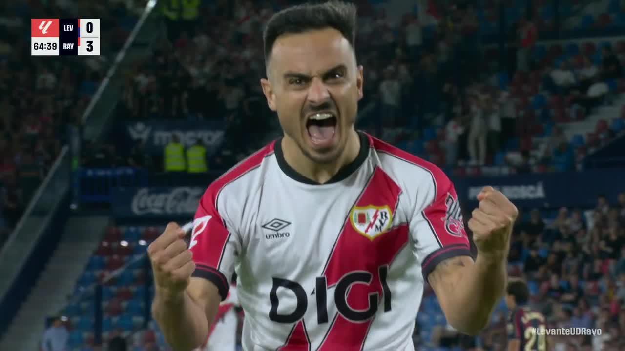 Álvaro García scores goal for Rayo Vallecano