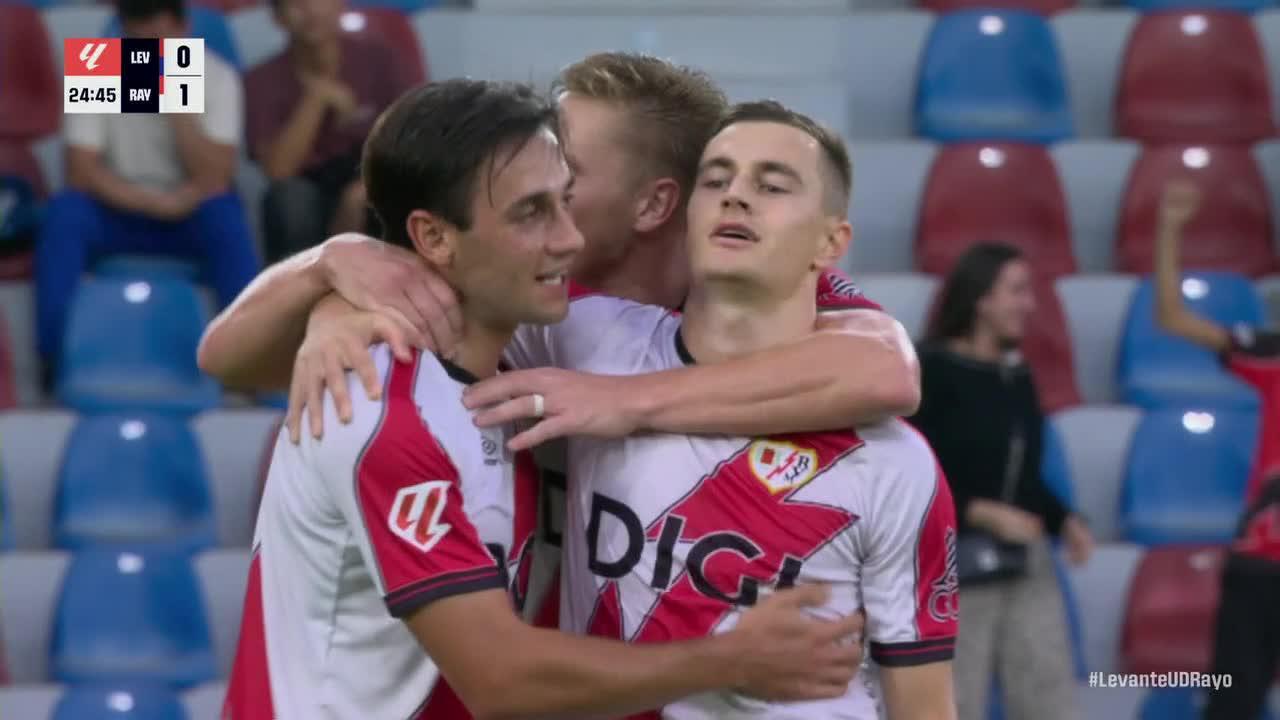 Jorge de Frutos slots in the goal for Rayo Vallecano