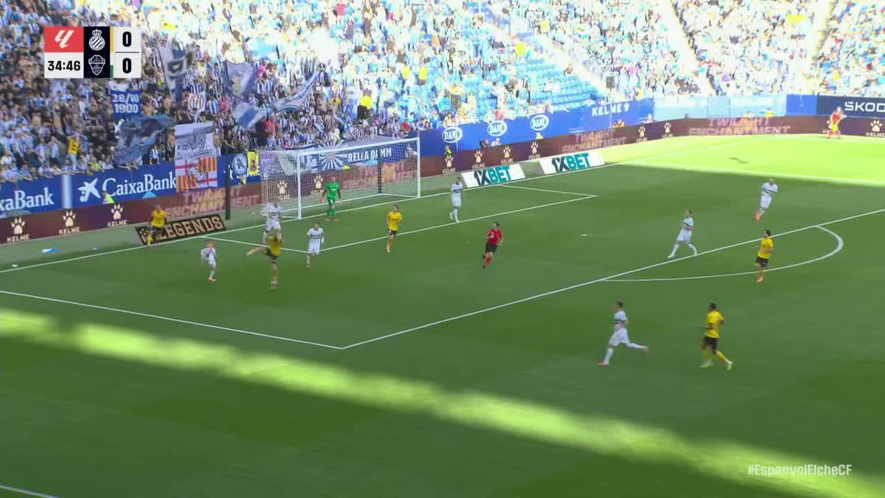 Iñaki Peña makes a nice stop