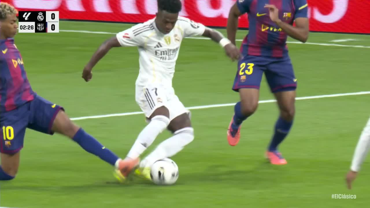 Vinícius Júnior's penalty shot overturned by VAR