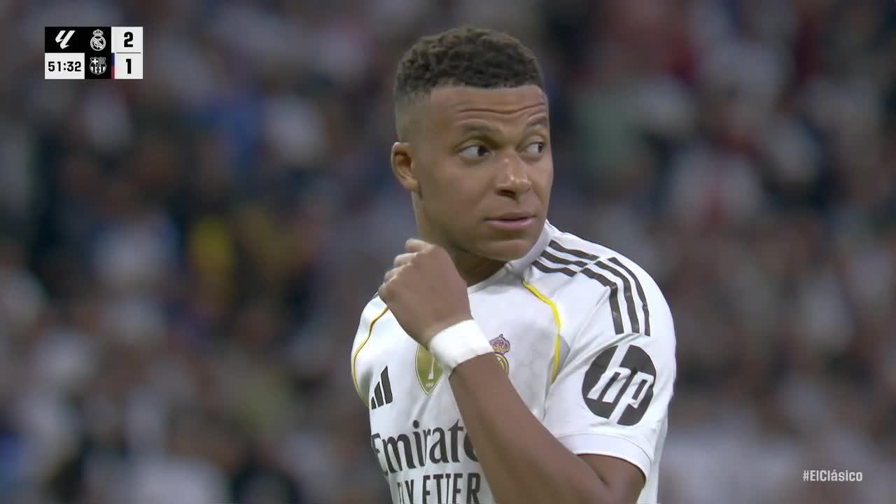 Brilliant save denies Mbappe from the penalty spot