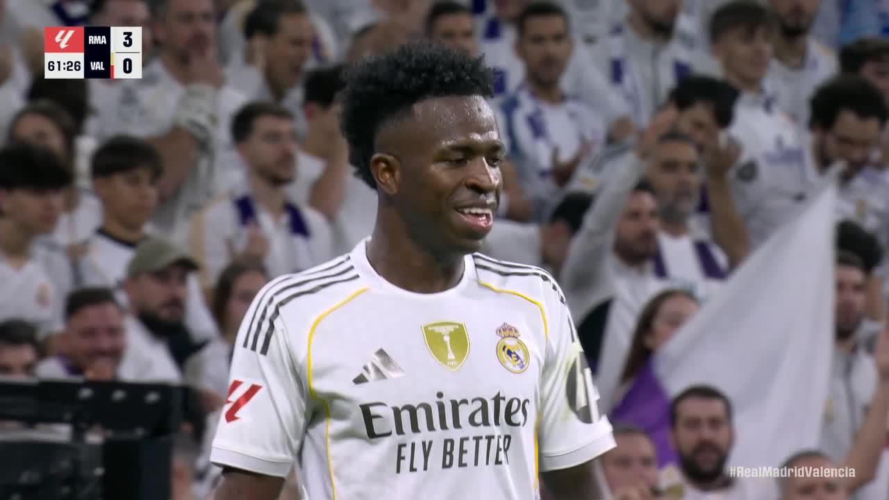 Julen Agirrezabala with a nice save vs. Valencia