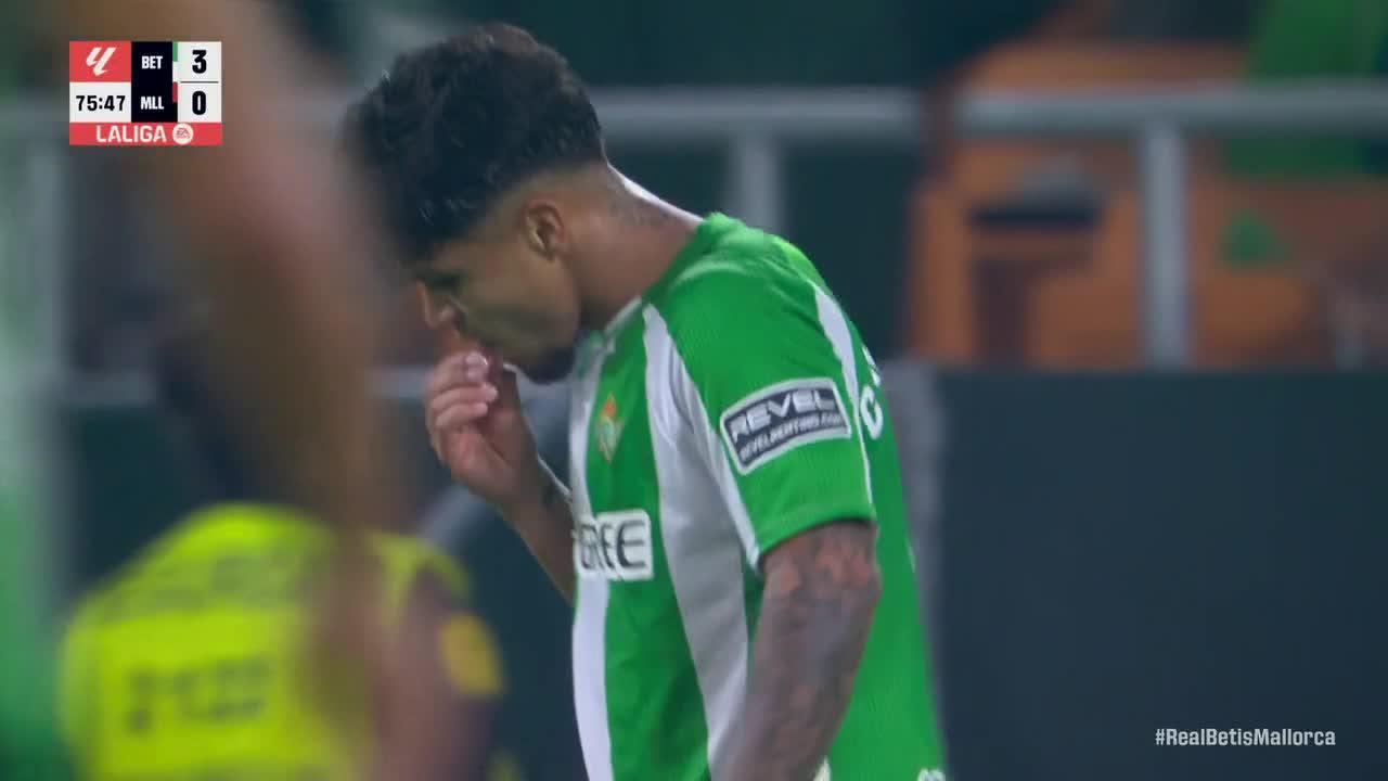 Lucas Bergstrom with a nice save vs. Mallorca