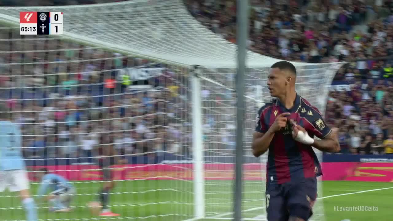 Kervin Arriaga finds the back of the net for Levante