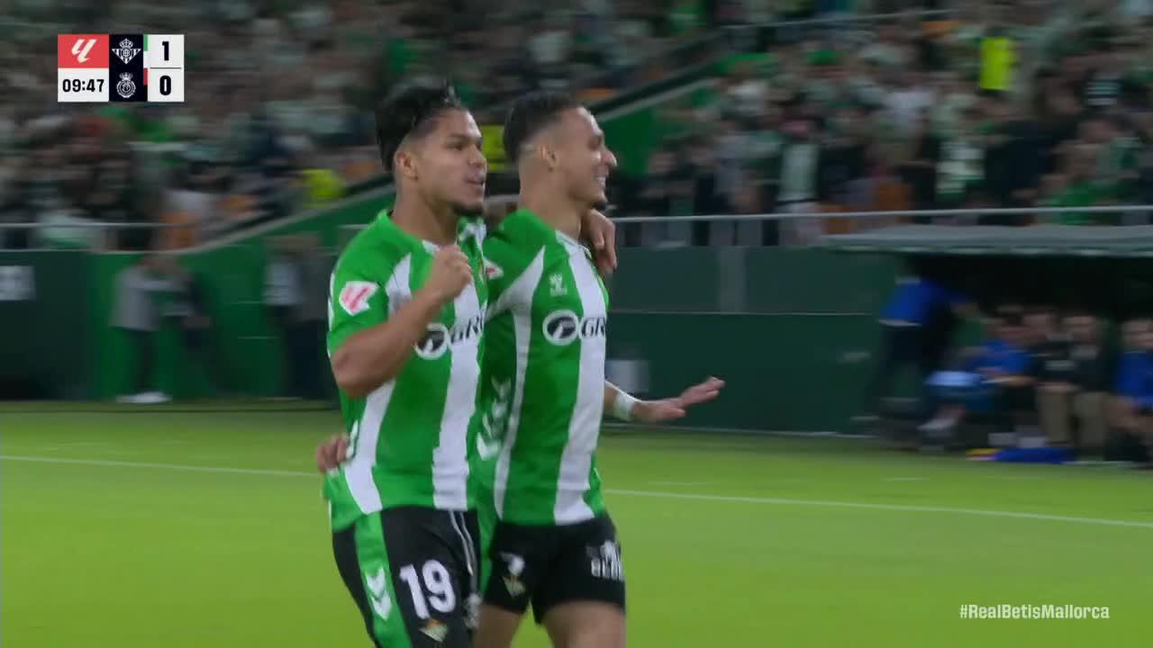 Antony finds the back of the net for Real Betis