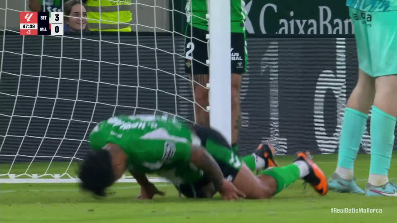 Lucas Bergstrom makes a great save