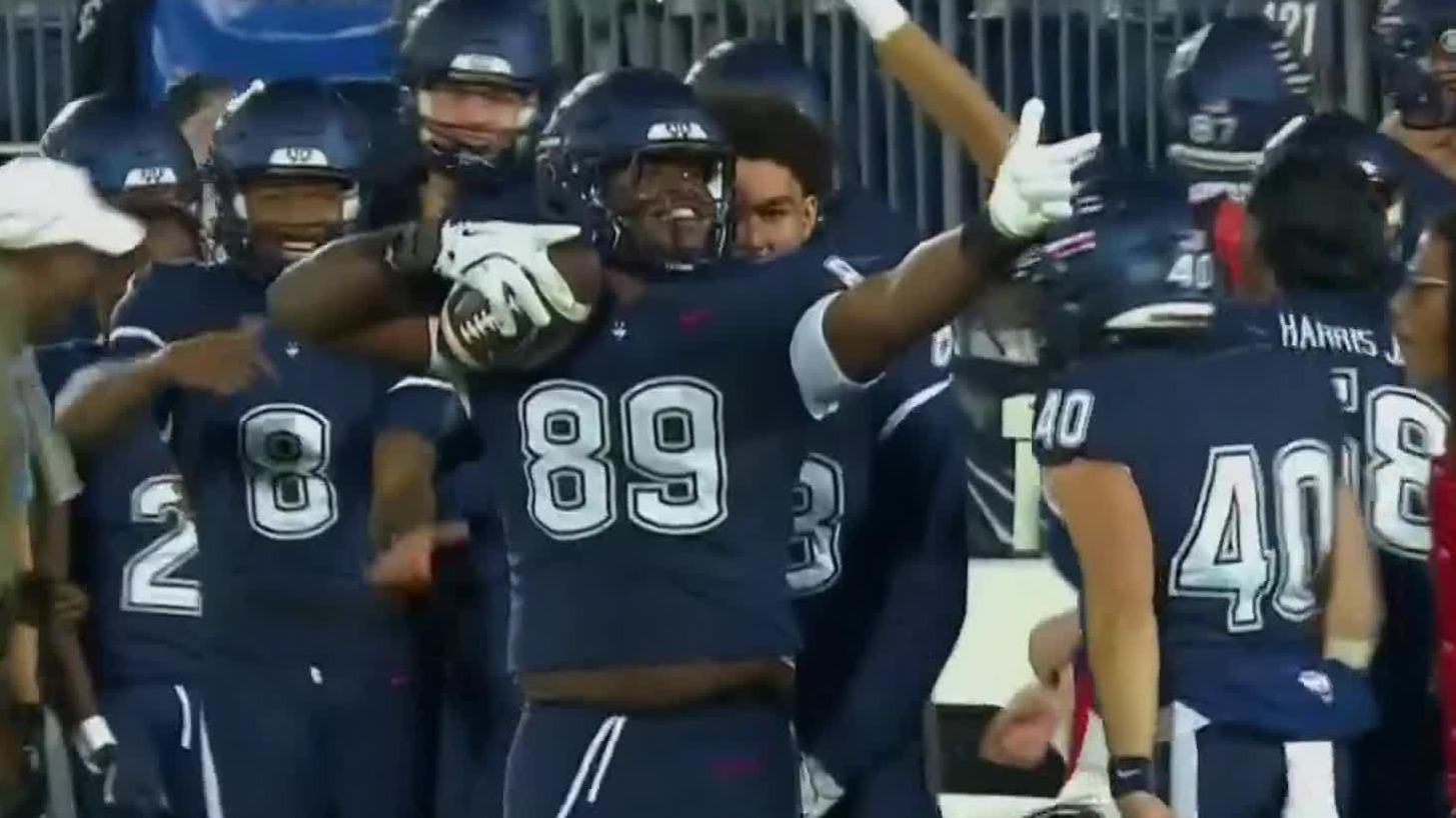 UConn steals signature win from Duke with late turnover