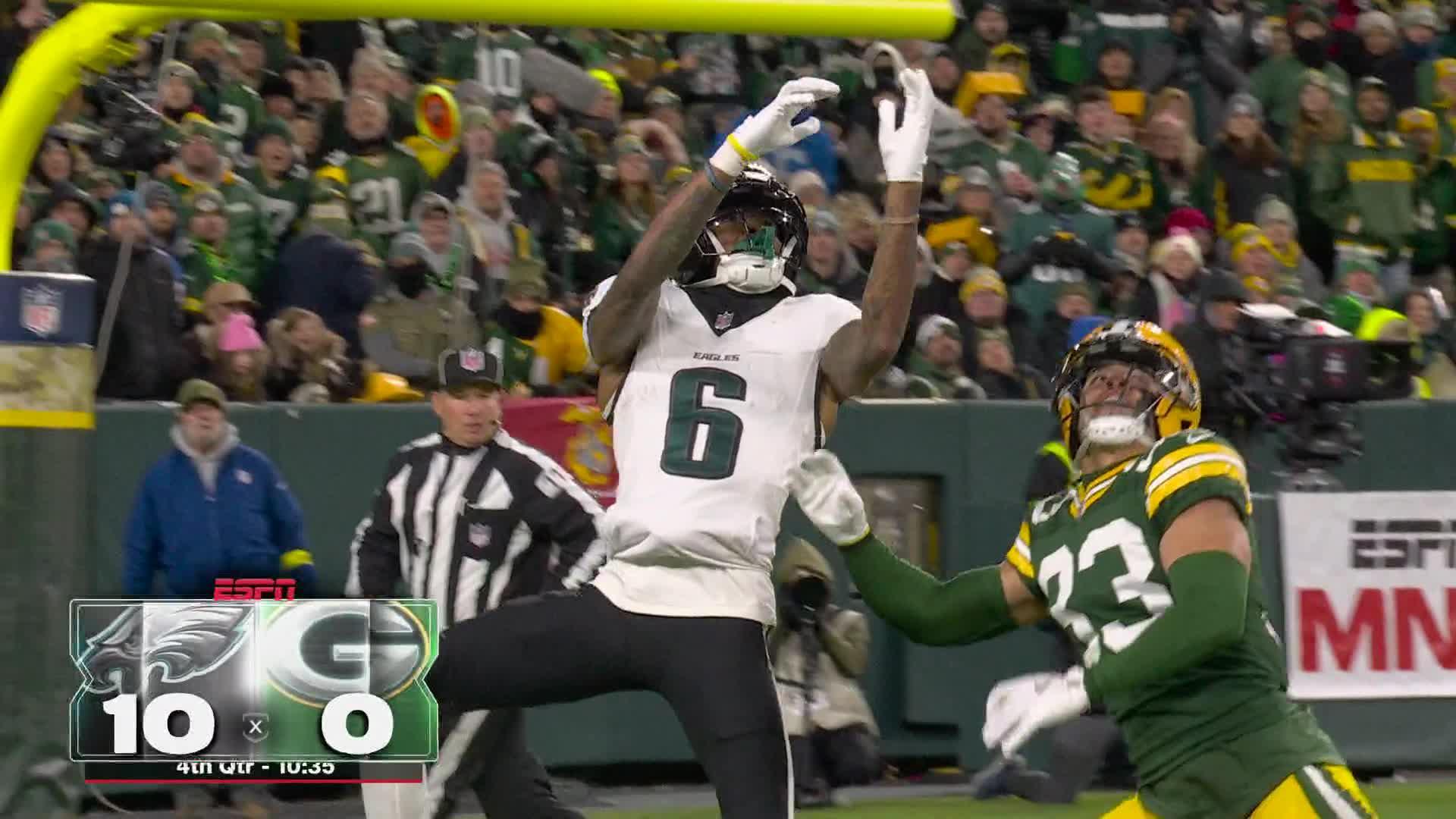DeVonta Smith makes an incredible snag for an Eagles TD