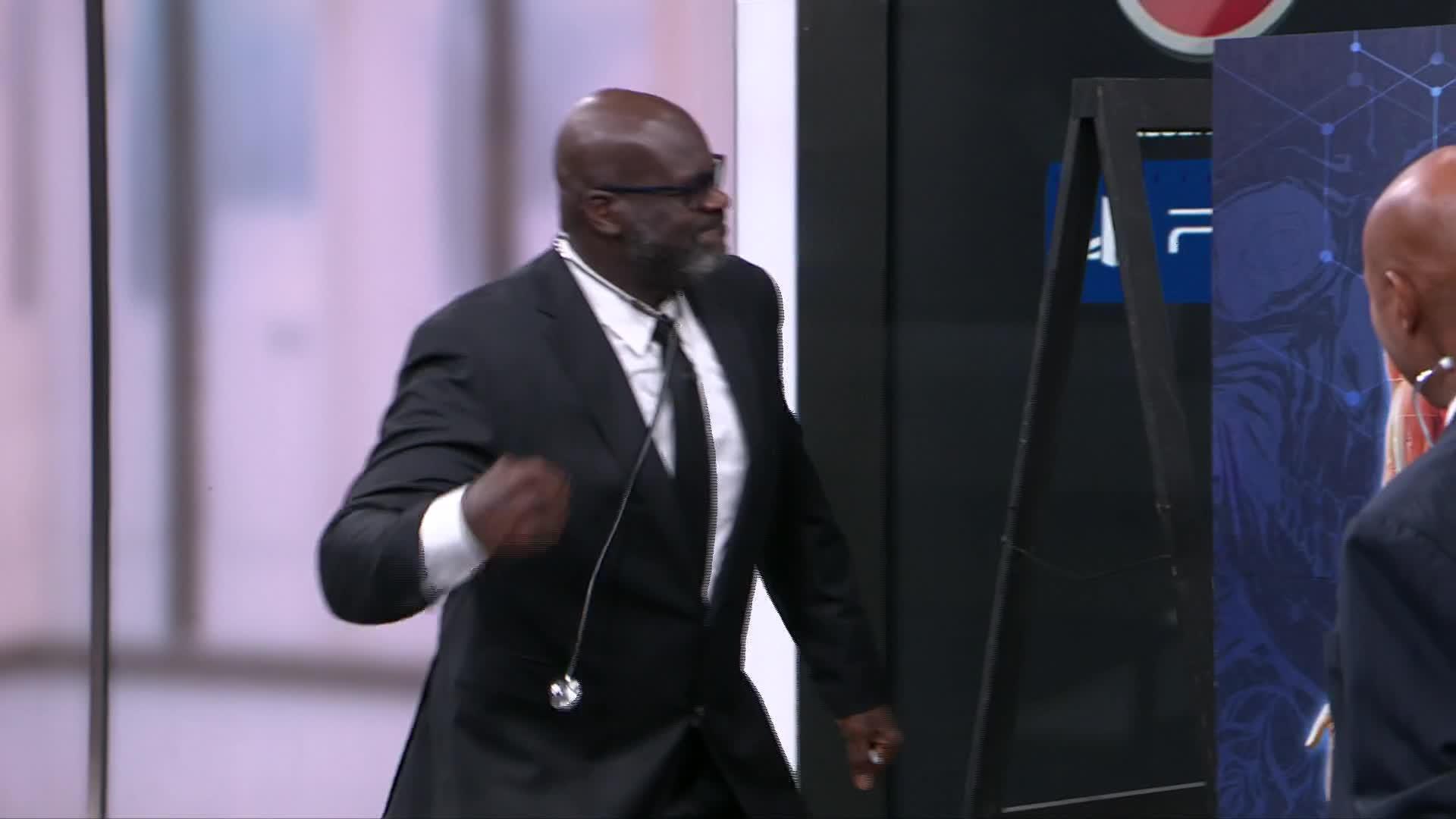 'Doctor O'Neal' throws punches after failing anatomy test