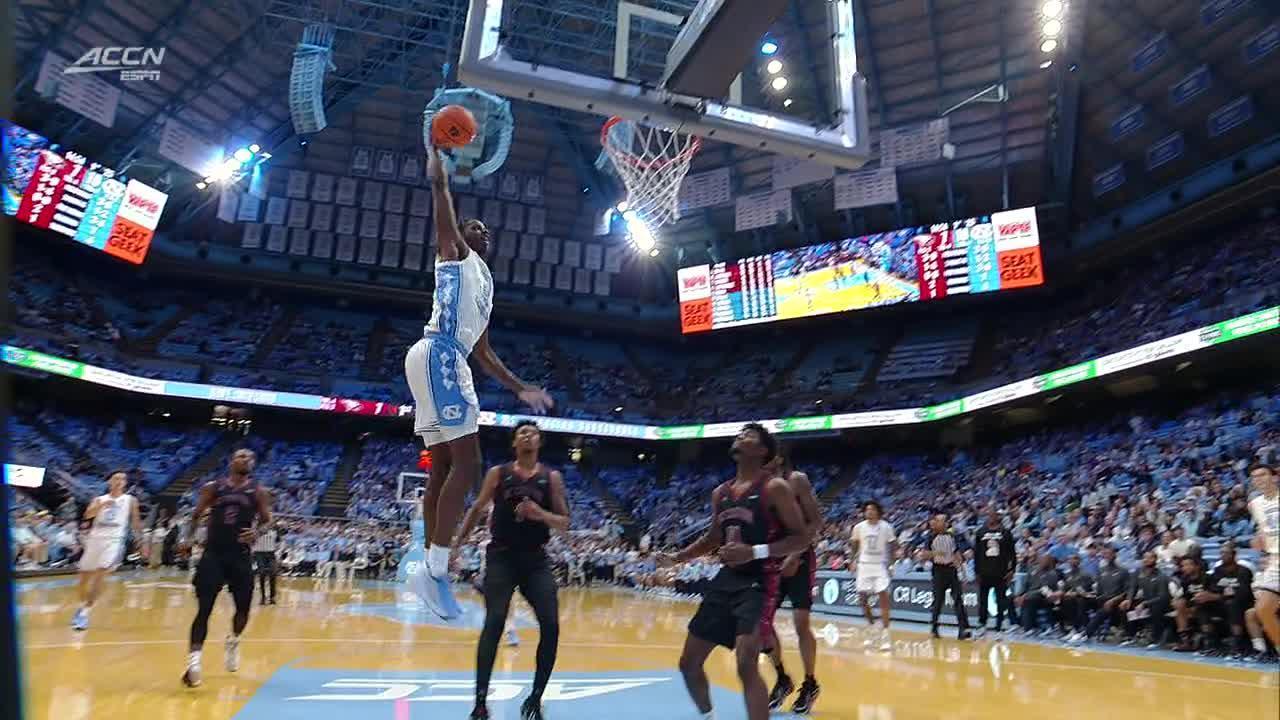 Caleb Wilson throws down Eurostep slam for UNC