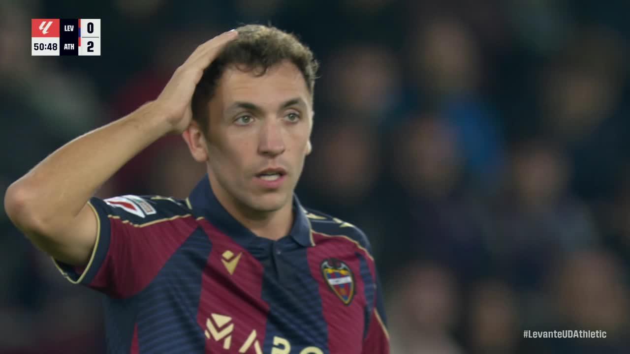 Unai Simón makes a great save