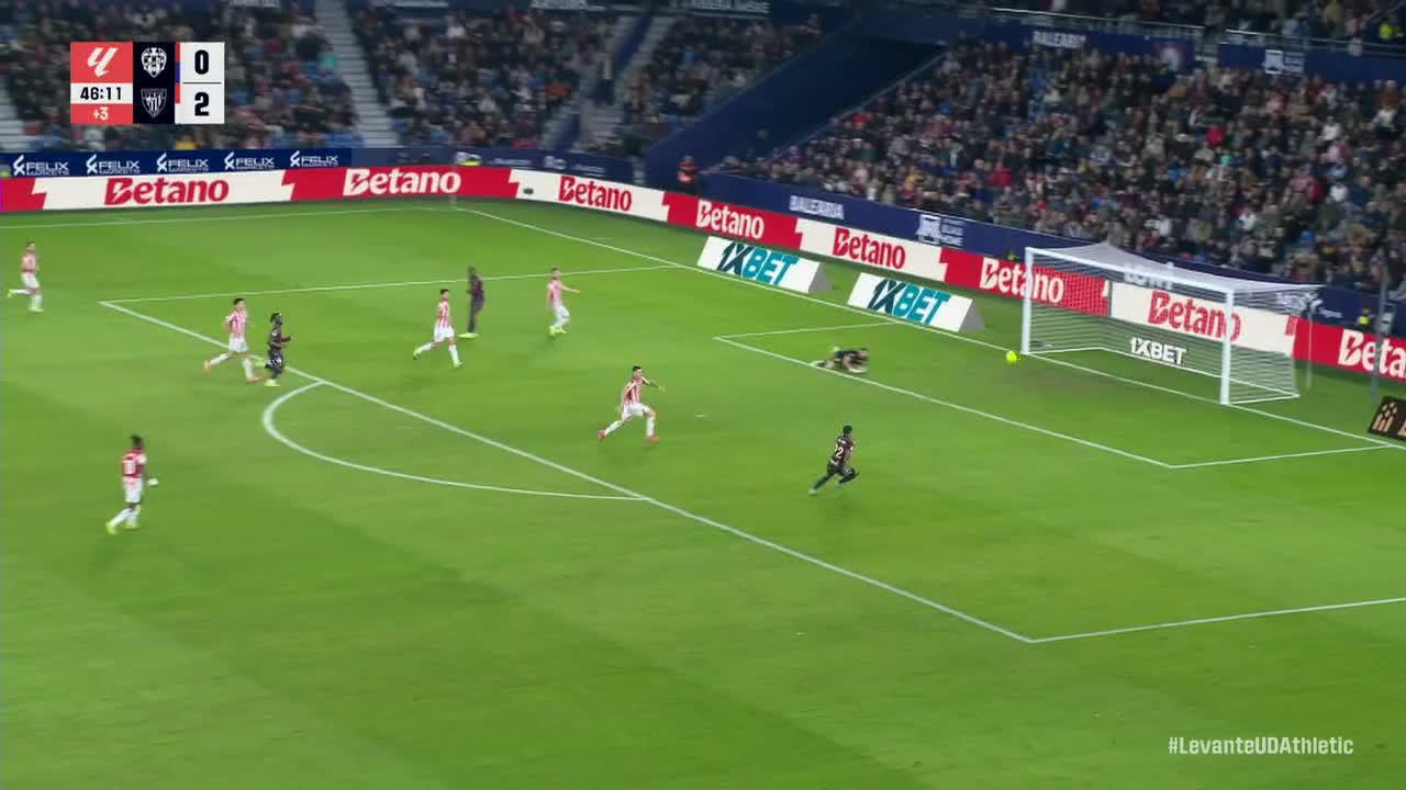 Unai Simón makes a great save