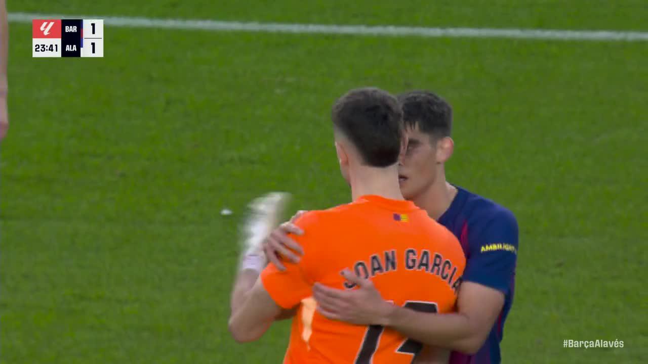 Joan García makes a great save