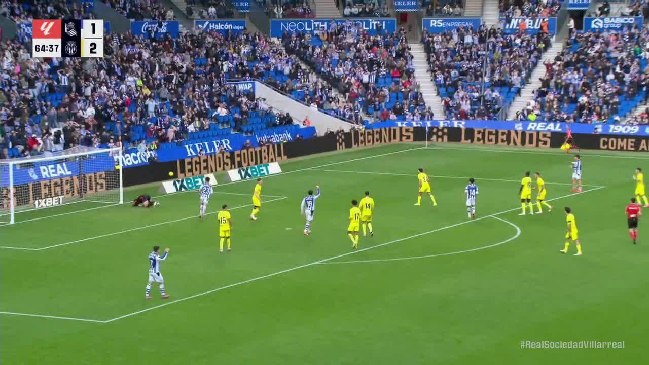 Luiz Júnior denies Real Sociedad with save