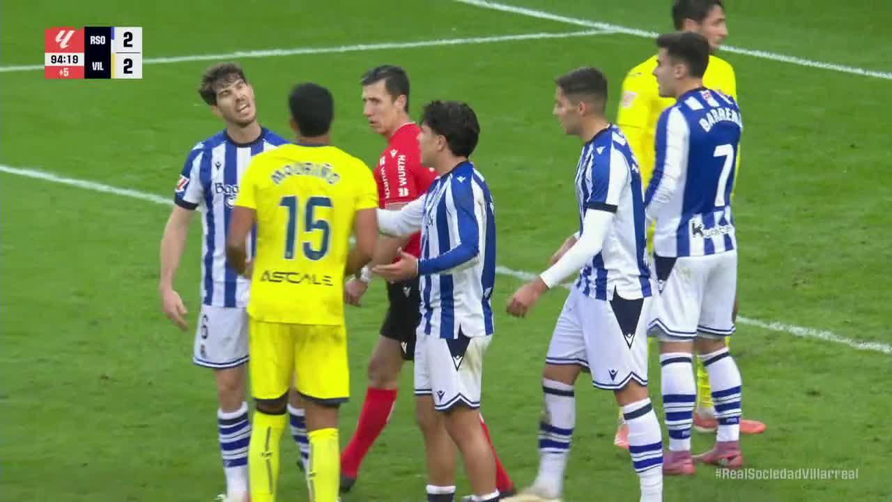 Alberto Moleiro slots in the goal for Villarreal