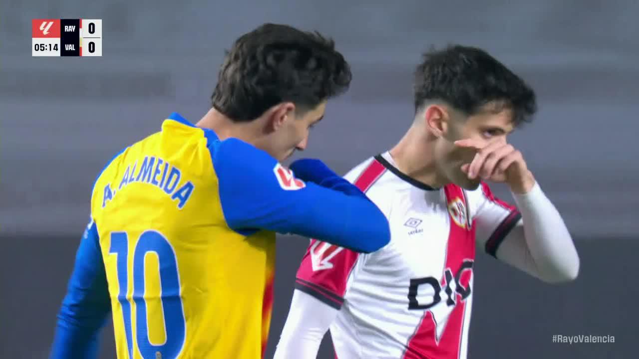 Julen Agirrezabala with a nice save vs. Rayo Vallecano